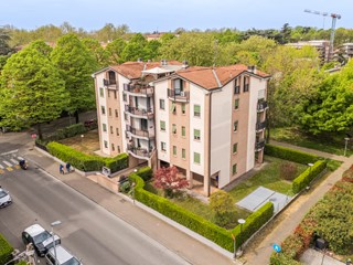 Appartamento in Vendita a Parma, zona Lubiana, 405'000&euro;, 110 m², arredato, con Box