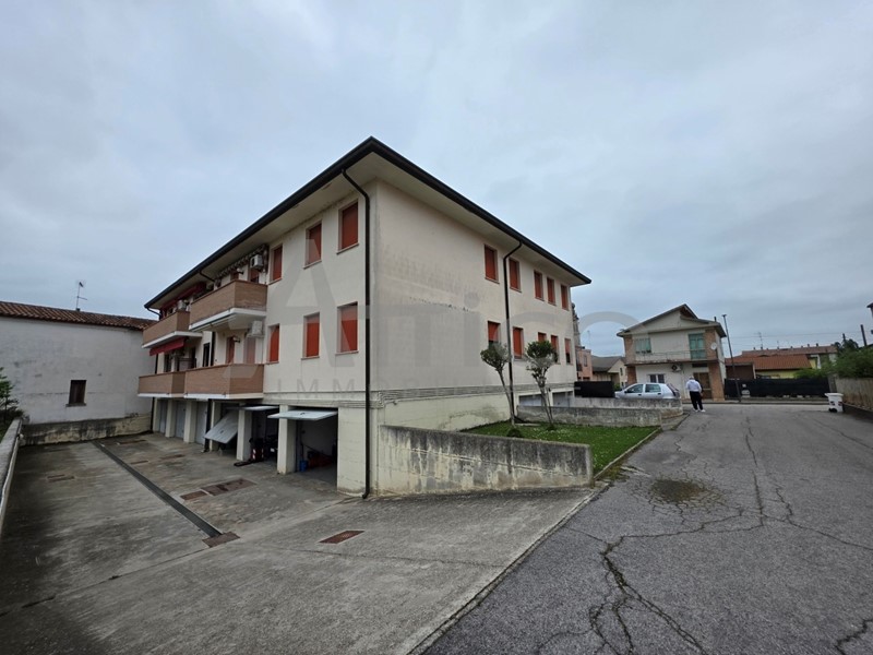 Appartamento in Vendita a Crespino, 89'000&euro;, 126 m², con Box