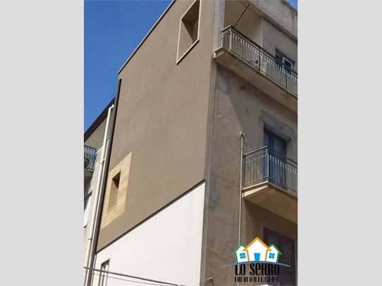 Appartamento in Vendita a Alcamo, 85'000&euro;, 185 m²