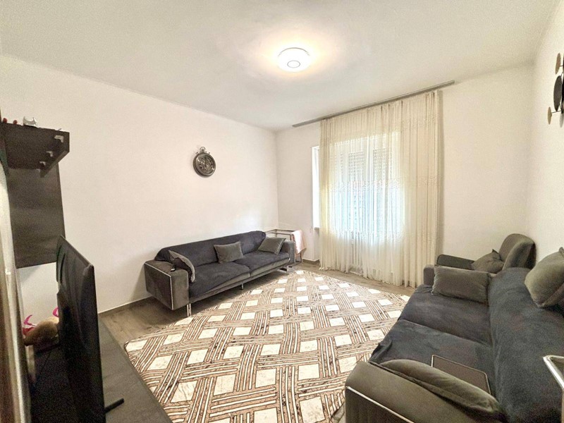 Appartamento in Vendita a Alessandria, 118'000&euro;, 130 m²