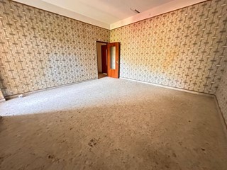 Trilocale in Vendita a Caserta, 49'000&euro;, 110 m²