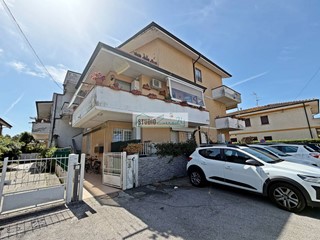 Appartamento in Vendita a Viareggio, 220'000&euro;, 109 m²