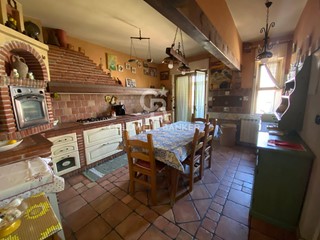 Appartamento in Vendita a Belpasso, 140'000&euro;, 182 m²