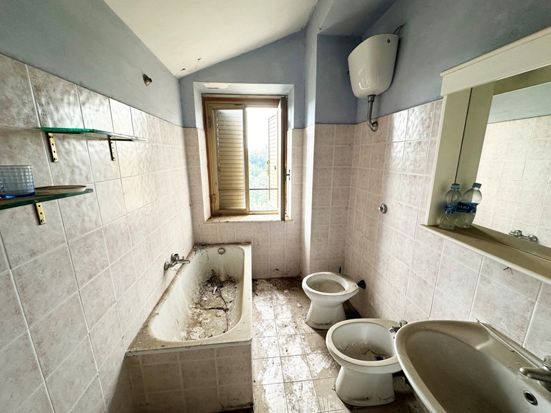 Quadrilocale in Vendita a Civita Castellana, 49'000&euro;, 80 m²