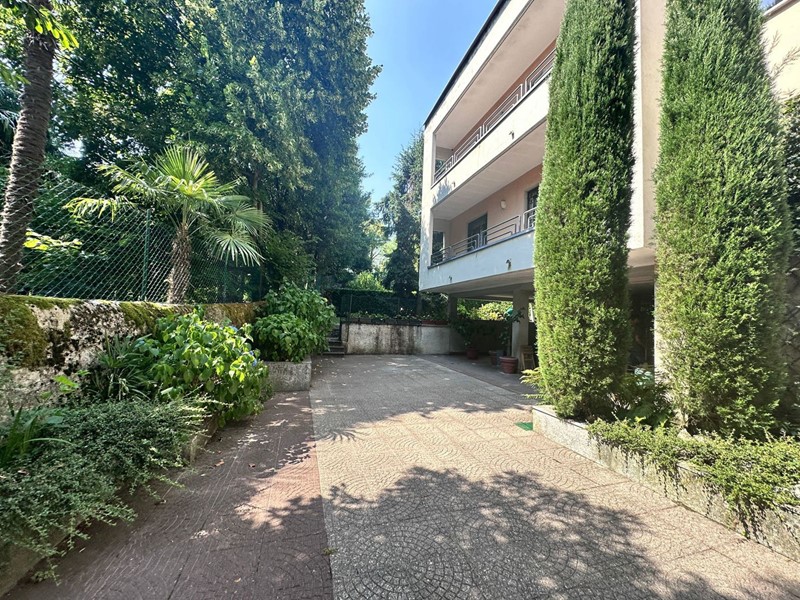Quadrilocale in Vendita a Erba, 220'000&euro;, 160 m²