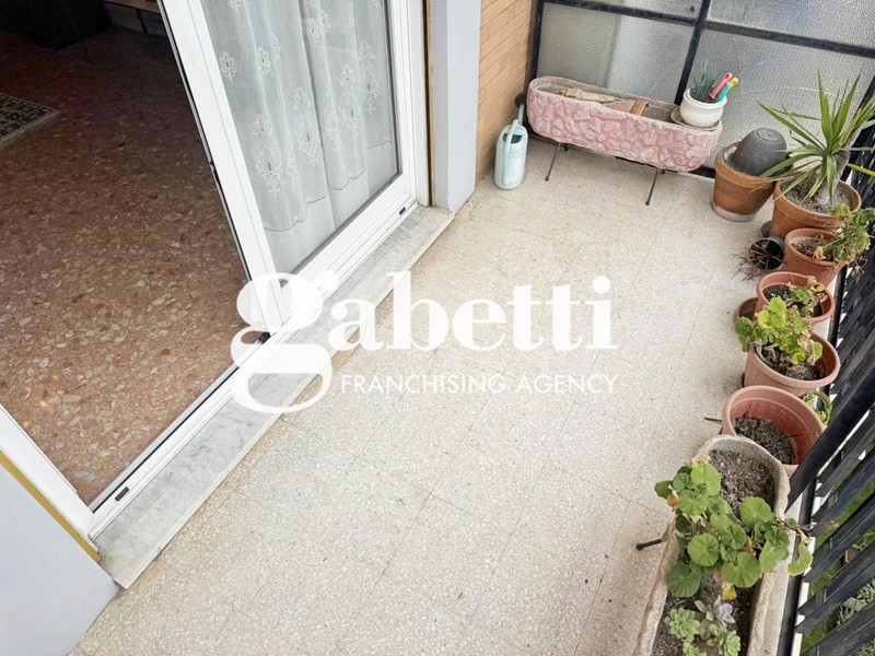 Bilocale in Vendita a Roma, 179'000&euro;, 67 m²