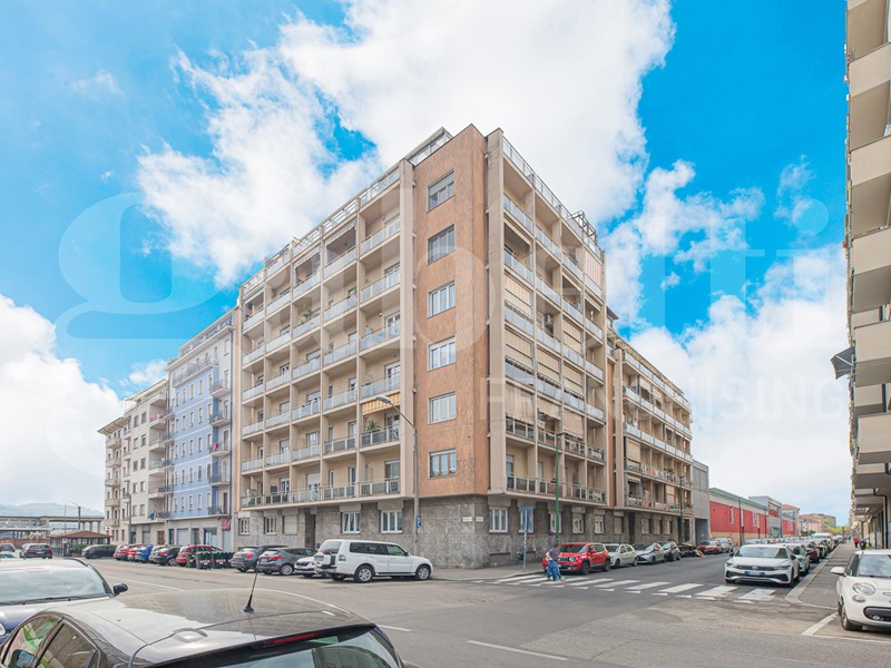 Bilocale in Vendita a Torino, 94'000&euro;, 53 m², con Box