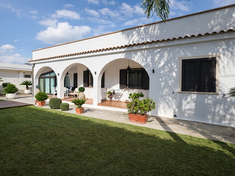 Appartamento in Vendita a Siracusa, zona Plemmirio-Arenella-Fanusa, 255'000&euro;, 120 m²