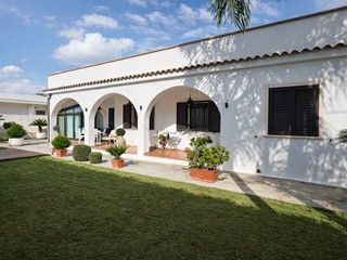 Appartamento in Vendita a Siracusa, zona Plemmirio-Arenella-Fanusa, 255'000&euro;, 120 m²