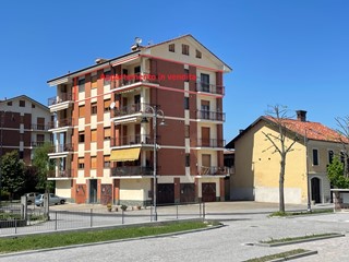 Quadrilocale in Vendita a Dogliani, 118'000&euro;, 136 m², con Box
