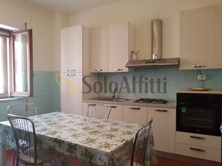 Quadrilocale in Affitto a Catanzaro, zona Lido Lungomare, 1'800&euro;, 100 m², arredato