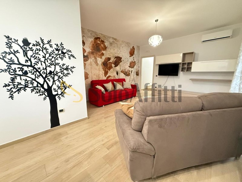 Trilocale in Affitto a Caserta, zona Centro, 1'100&euro;, 90 m², arredato