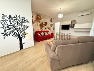 Trilocale in Affitto a Caserta, zona Centro, 1'100&euro;, 90 m², arredato