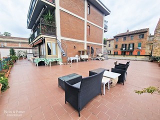 Appartamento in Vendita a Perugia, zona Ponte Felcino, 139'000&euro;, 141 m², con Box