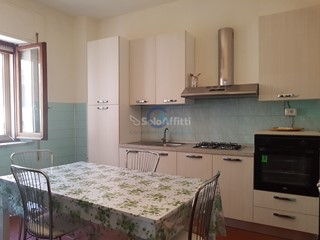Quadrilocale in Affitto a Catanzaro, zona Lungomare, 1'800&euro;, 100 m², arredato