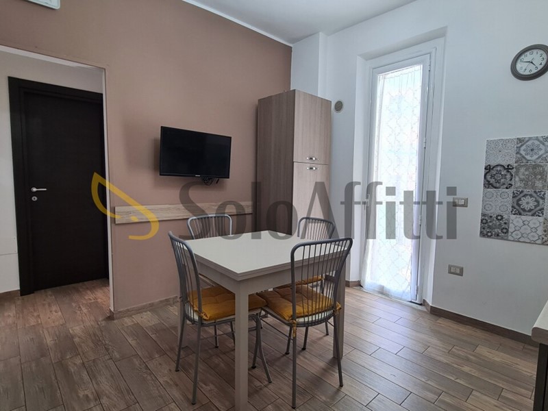 Trilocale in Affitto a Catanzaro, zona Lido Lungomare, 2'100&euro;, 90 m², arredato
