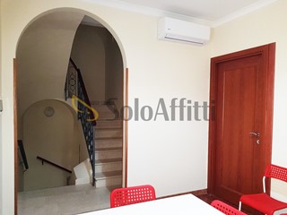 Appartamento in Affitto a Catanzaro, zona Lido Corso, 1'700&euro;, 135 m², arredato
