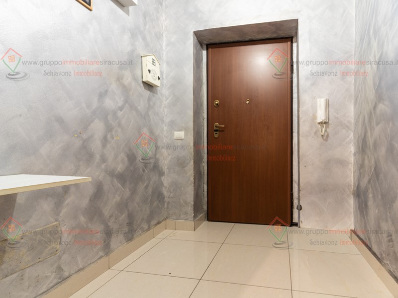 Trilocale in Vendita a Siracusa, zona Tisia Tica Zecchino, 75'000&euro;, 95 m²
