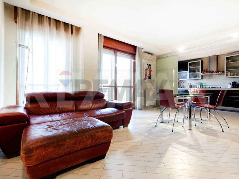 Trilocale in Vendita a Roma, 389'000&euro;, 105 m²