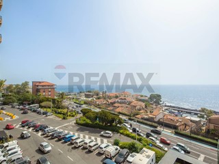 Appartamento in Vendita a Catania, 850'000&euro;, 160 m²