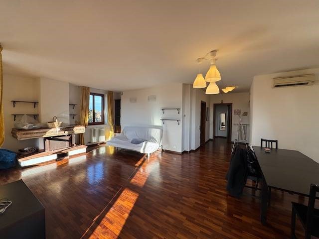 Trilocale in Affitto a Pavia, 1'200&euro;, 115 m²