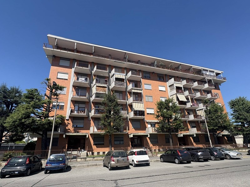 Bilocale in Vendita a Torino, 99'000&euro;, 64 m²