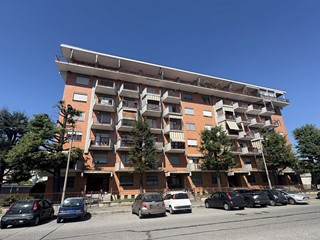 Bilocale in Vendita a Torino, 99'000&euro;, 64 m²