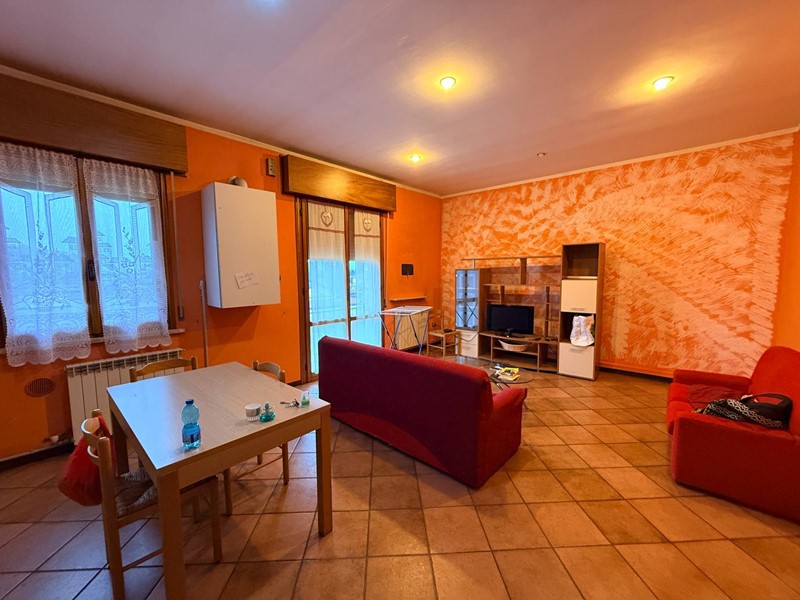 Trilocale in Vendita a Poggio Rusco, 85'000&euro;, 90 m²