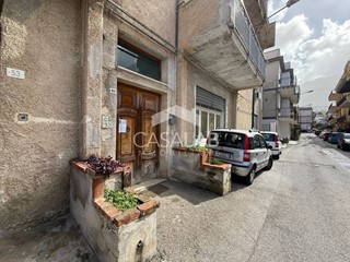 Appartamento in Vendita a Carini, 109'000&euro;, 154 m²