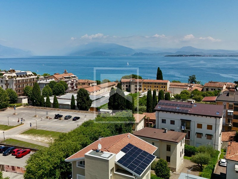 Attico in Vendita a Desenzano del Garda, 1'340'000&euro;, 173 m²