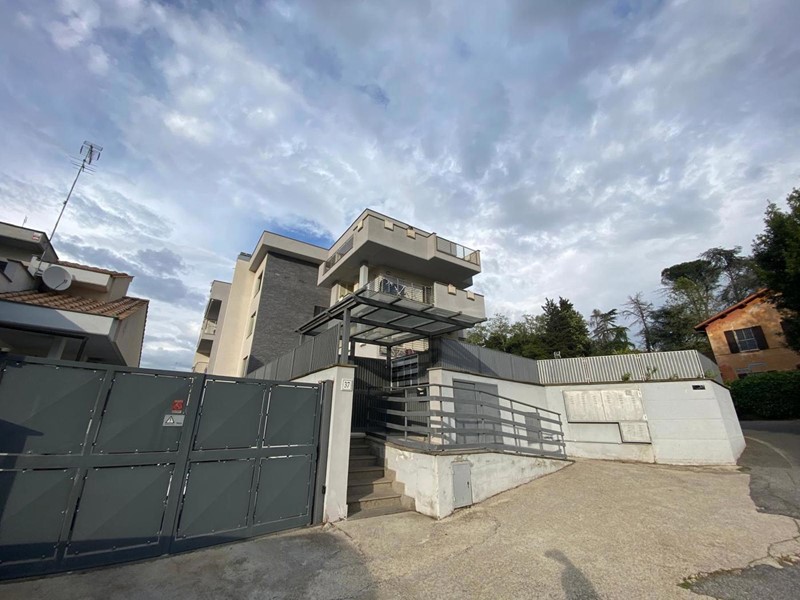 Bilocale in Vendita a Roma, 275'000&euro;, 85 m²