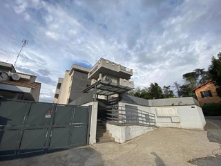 Bilocale in Vendita a Roma, 275'000&euro;, 85 m²