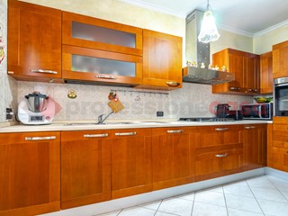 Trilocale in Vendita a Roma, 219'000&euro;, 69 m²