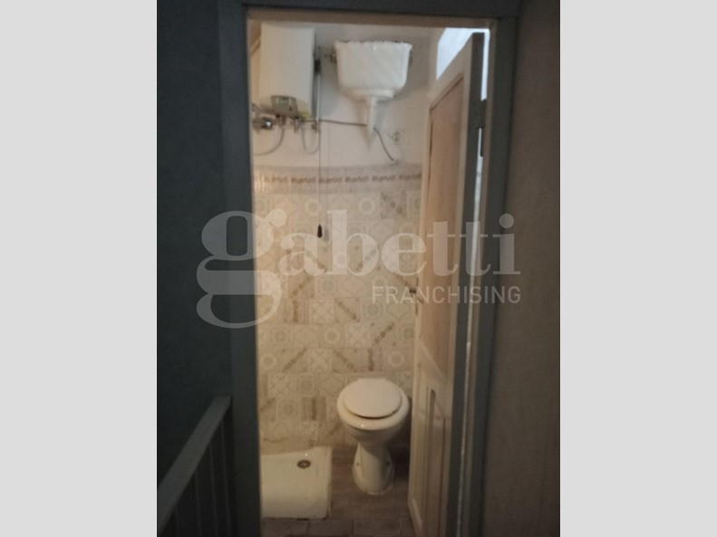 Appartamento in Vendita a Tagliacozzo, 48'000&euro;, 155 m², arredato