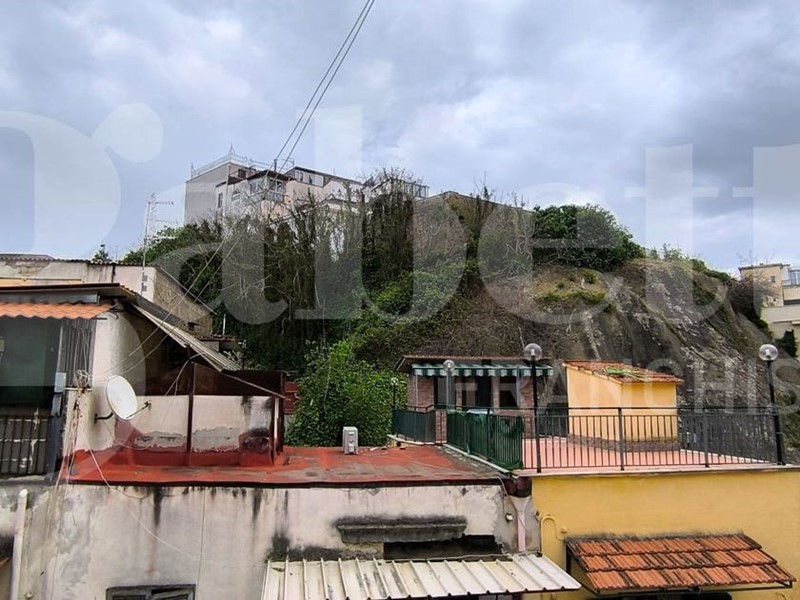Bilocale in Vendita a Napoli, 65'000&euro;, 35 m²