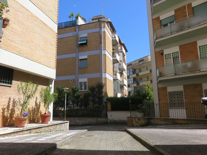 Trilocale in Vendita a Roma, 230'000&euro;, 90 m²
