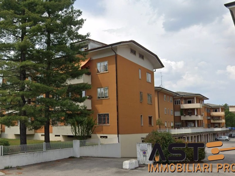 Appartamento in Vendita a Udine, 56'000&euro;, 94 m²