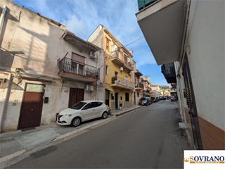 Bilocale in Vendita a Palermo, 75'000&euro;, 81 m²