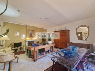 Appartamento in Vendita a Camaiore, 320'000&euro;, 165 m²