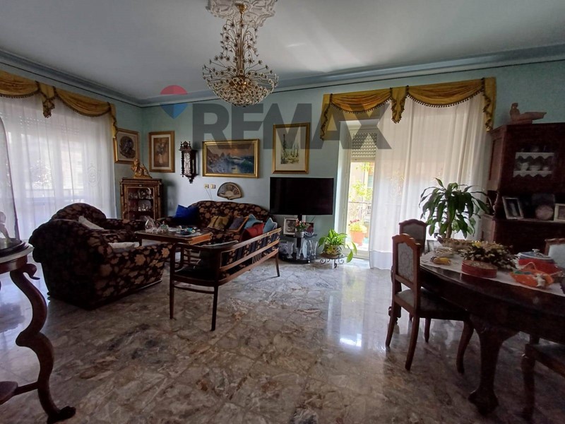 Appartamento in Vendita a Catania, 379'000&euro;, 213 m²