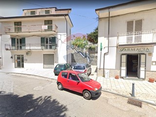 Appartamento in Vendita a Acri, 50'000&euro;, 200 m²