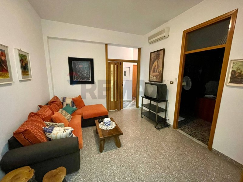 Appartamento in Vendita a Corigliano Rossano, 65'000&euro;, 214 m²