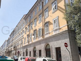 Appartamento in Vendita a Trieste, 340'000&euro;, 152 m²