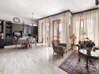 Quadrilocale in Vendita a Monza, 369'000&euro;, 178 m²