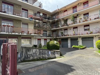 Appartamento in Vendita a Fiumefreddo di Sicilia, 75'000&euro;, 94 m²