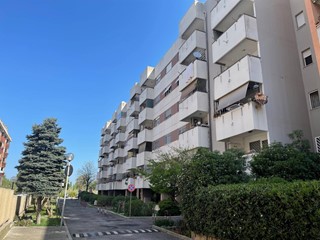 Trilocale in Vendita a Roma, 239'000&euro;, 82 m²