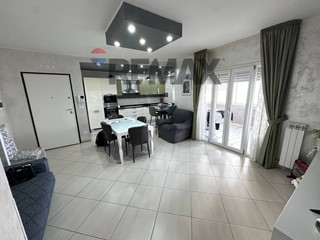 Quadrilocale in Vendita a Cosenza, 220'000&euro;, 142 m²
