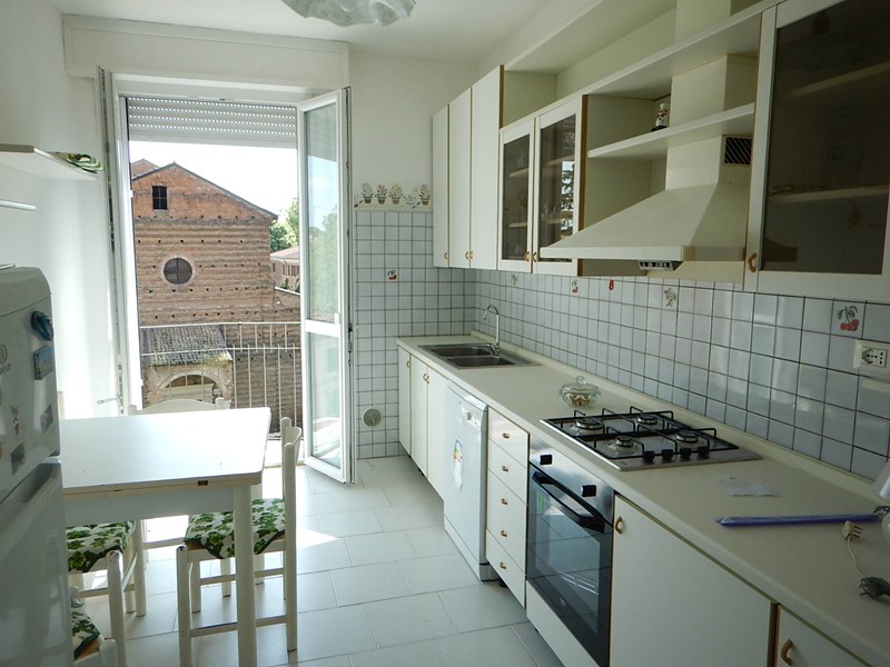 Appartamento in Affitto a Ferrara, 1'000&euro;, 100 m²