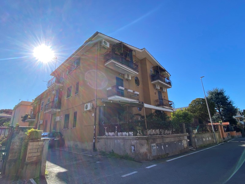 Bilocale in Vendita a Roma, 169'000&euro;, 60 m², arredato