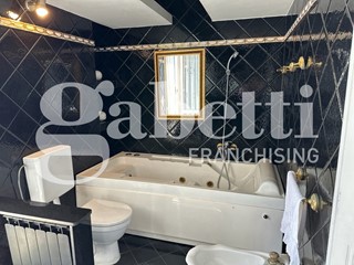 Attico in Vendita a Imperia, 890'000&euro;, 233 m², con Box